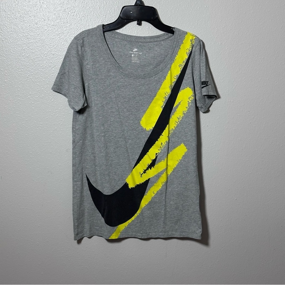 The‎ Nike Tee Women Gray Shirt Active Nike Size XS.